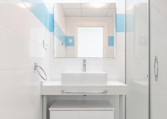 Sea Breeze Apartment *